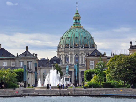 Amalienborg and the Frederiks Kirke, Copenhagen, Denmark. Author Martin Nikolaj Christensen. Licensed under Creative Commons