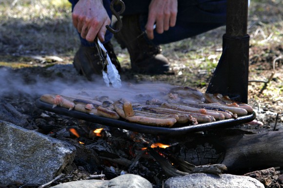 Cooking on a camp fire (Creative Commons) 