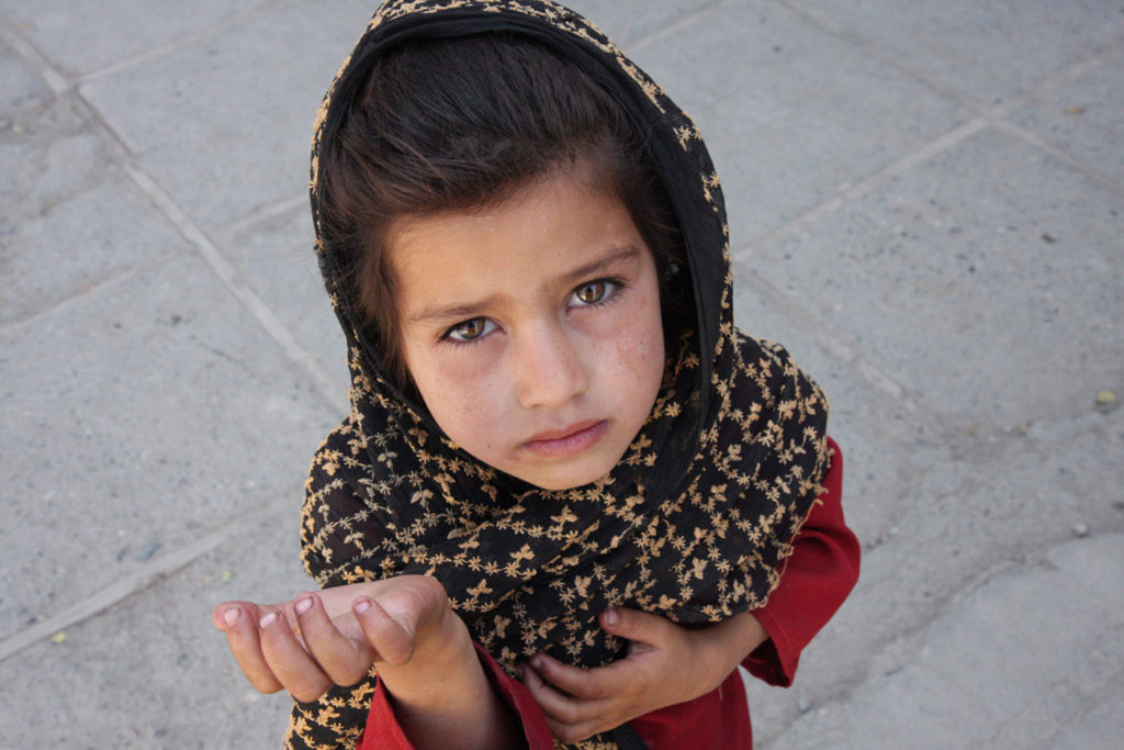 afghan_girl_begging