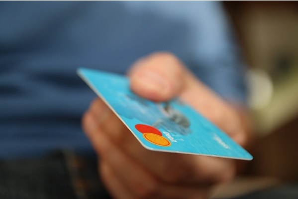 Choosing Your First Credit Card is a task not to be taken lightly